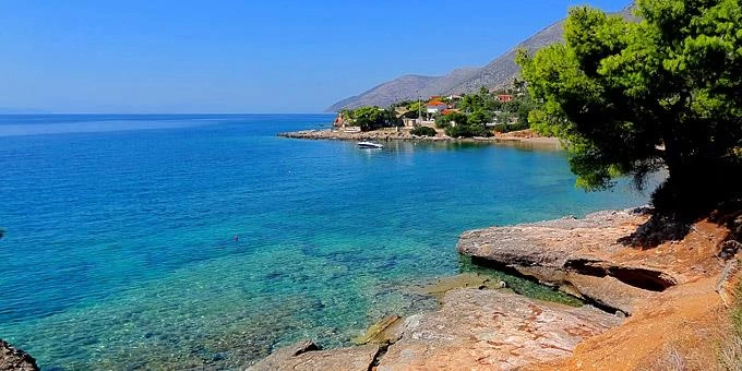 Ώρα για θάλασσα: Πού μπορείτε να πάτε χωρίς αυτοκίνητο